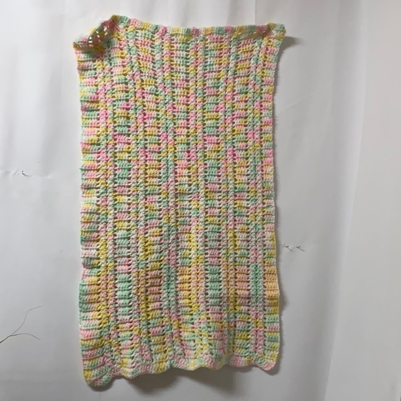 Beautifully stitched multi colored hand made crochet baby throw.‎ Sz 22” x 42” - Picture 2 of 7